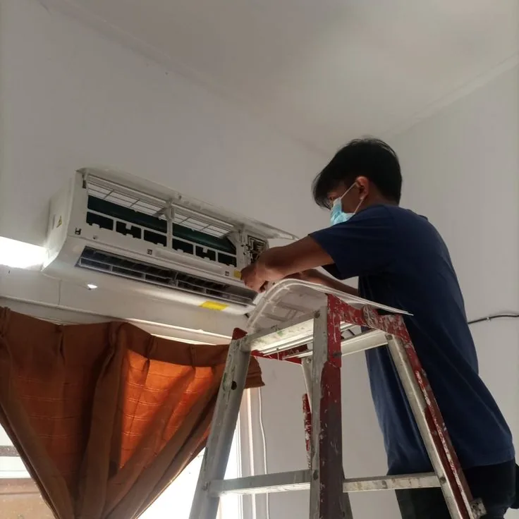 Perbaikan unit AC indoor yang bermasalah di rumah pelanggan Tangerang oleh ASATURA