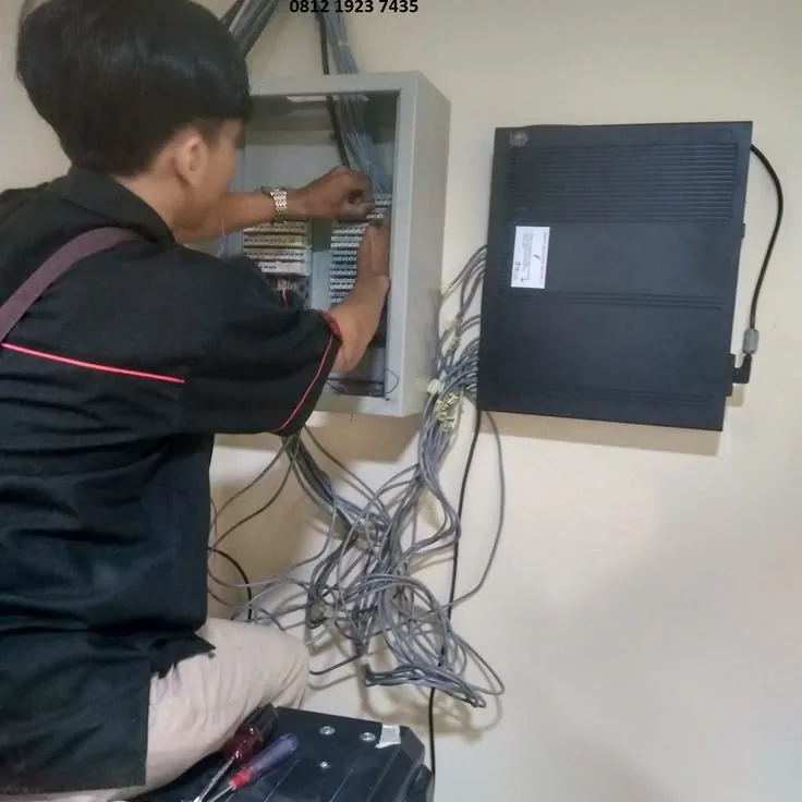 Perapian kabel dan panel sistem CCTV di rumah pelanggan Tangerang oleh ASATURA