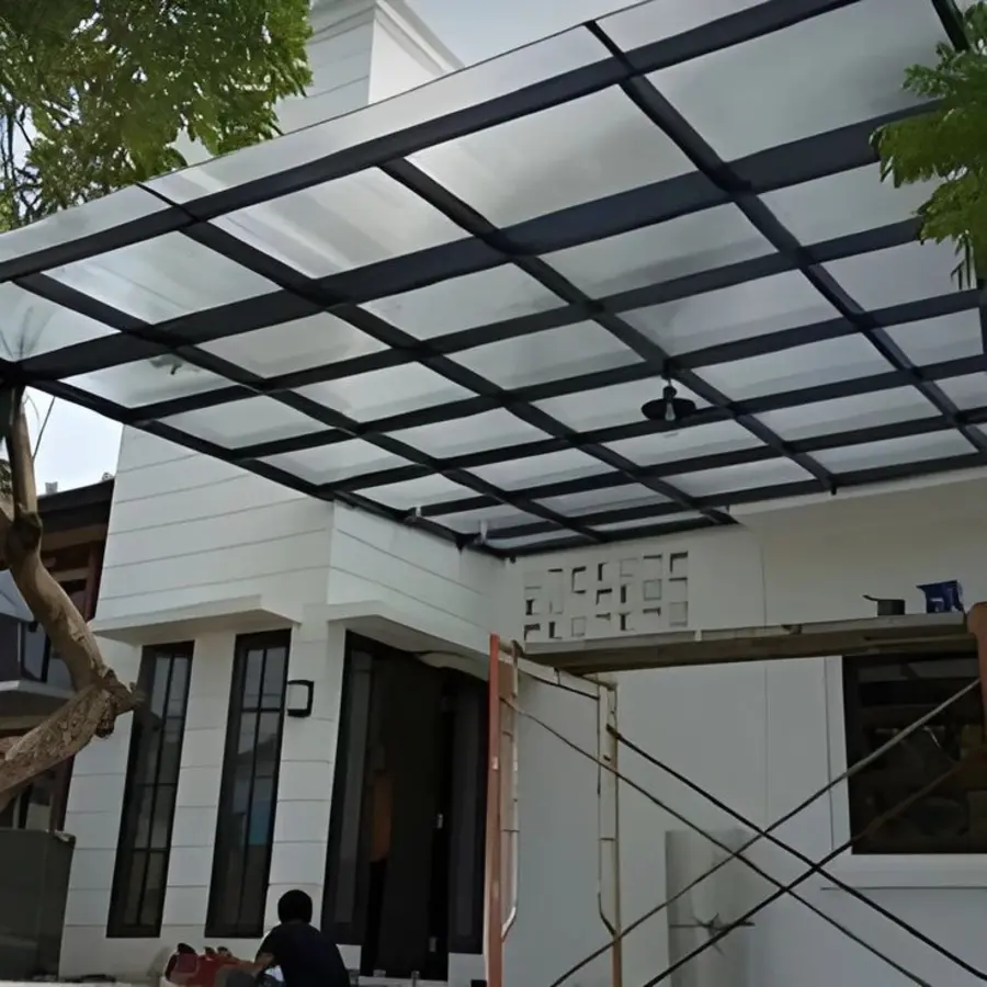 Kanopi polycarbonate rumah modern di Tangerang oleh ASATURA