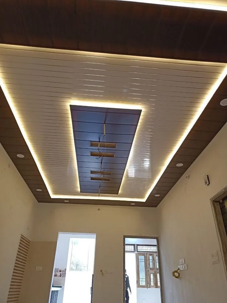 Plafon drop ceiling kayu dengan lampu tersembunyi di Tangerang oleh ASATURA