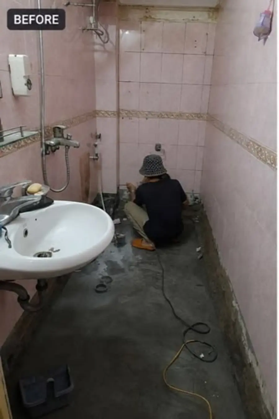 Kondisi kamar mandi bocor dan lembap sebelum direnovasi